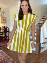 Round Neck Waist Pleated Mini Dress-Chartreuse & Cream